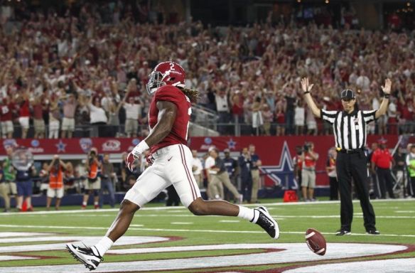 derrick-henry-ncaa-football-cowboys-classic-wisconsin-vs-alabama-850x560